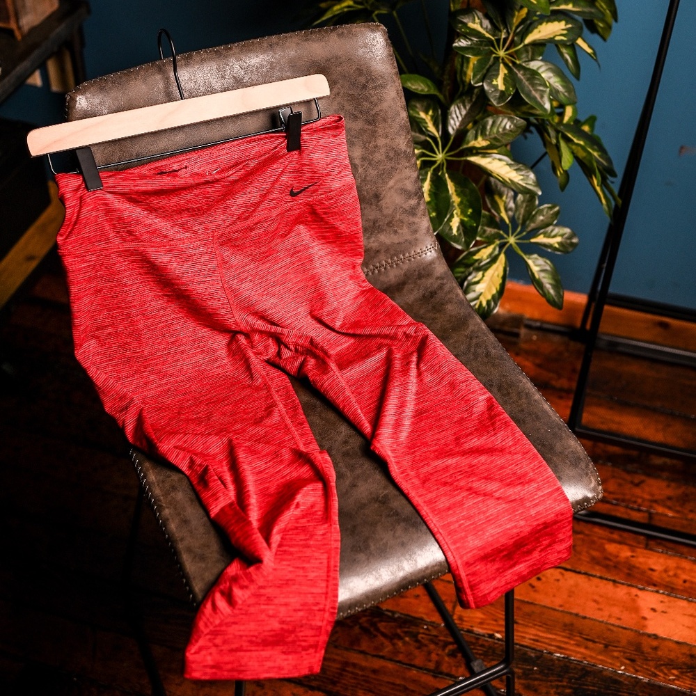 Nike Womens Dri Fit Capri Leggings, Size M, Red